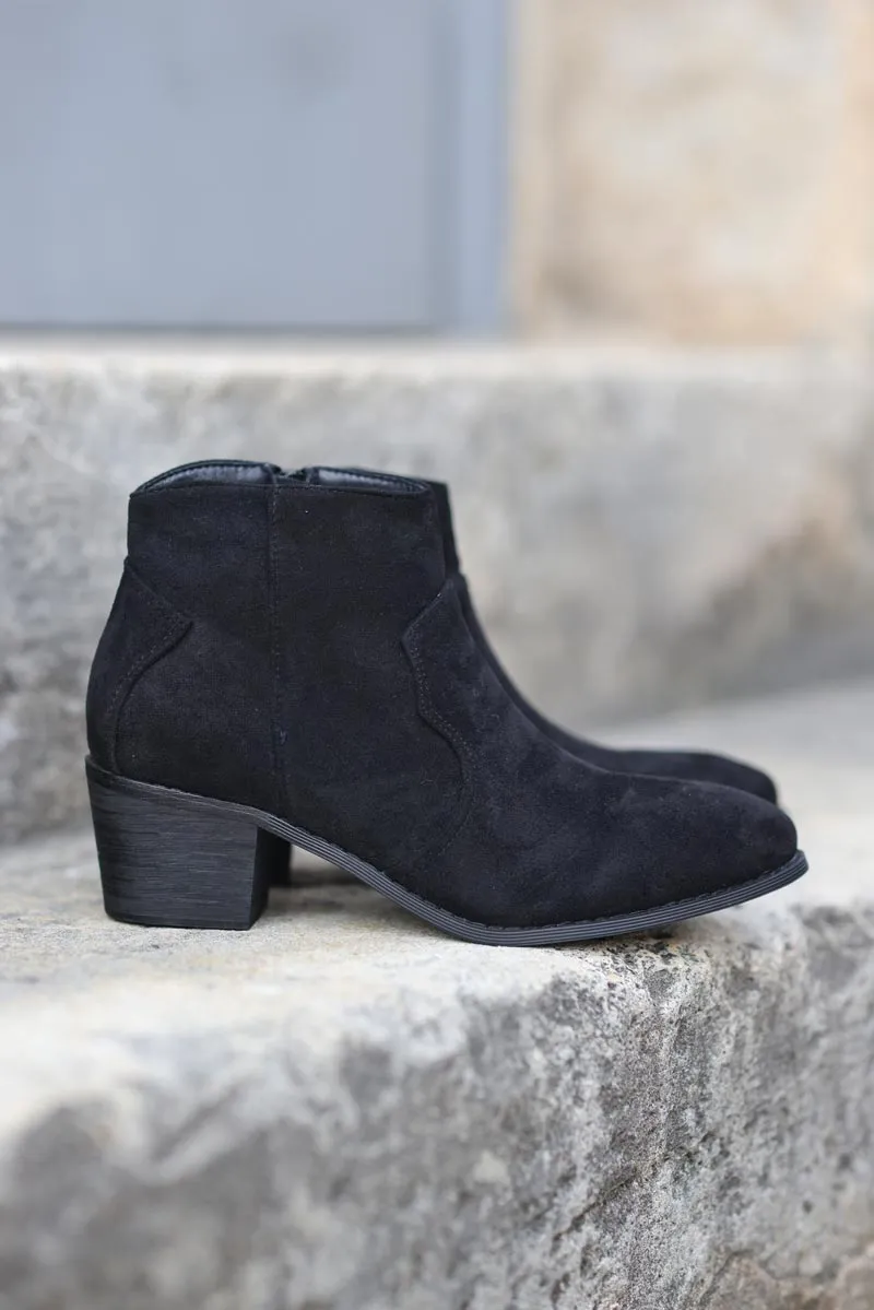 Bottines en suédine et surpiqures noire
