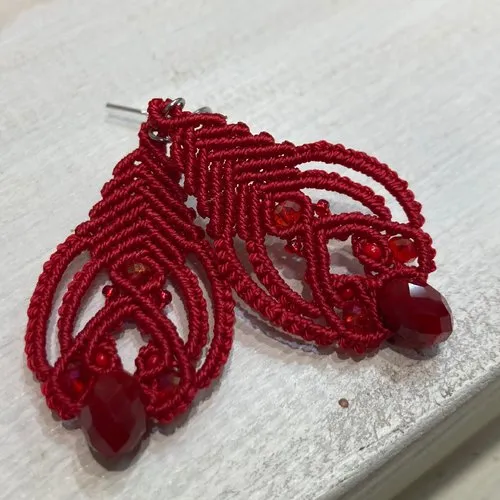 Boucles d'oreilles macramé dentelles rouge