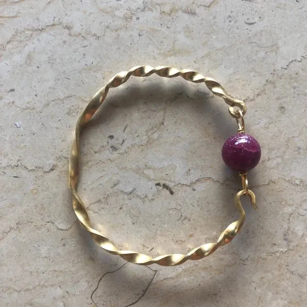 Bracelet doré tressé avec pierre semi-précieuse