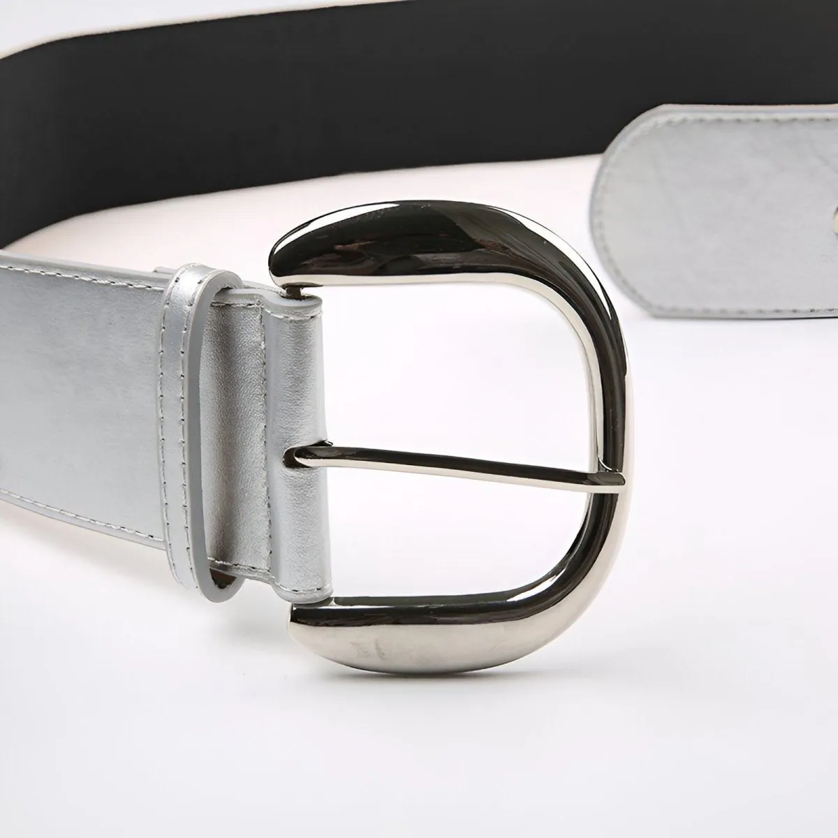 Ceinture large argentée à rivets, modèle Illona