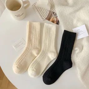 Chaussettes longues et chaudes pour femmes avec motif tressé Averi