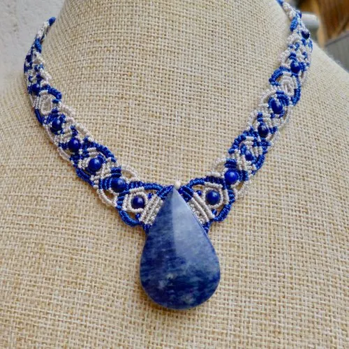 Collier macramé bicolore et sodalite