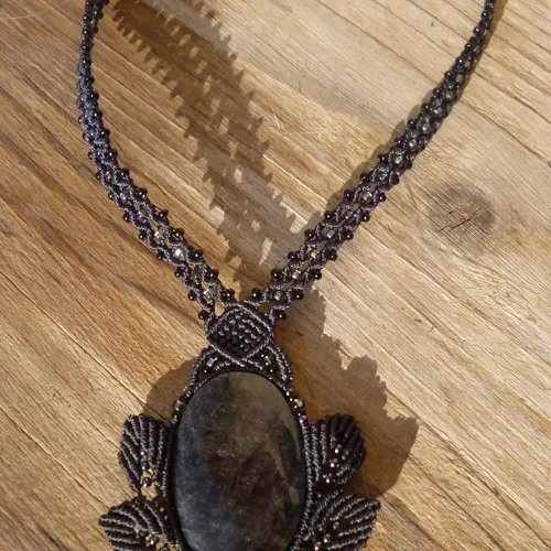 Collier macramé et obsidienne argentée baroque