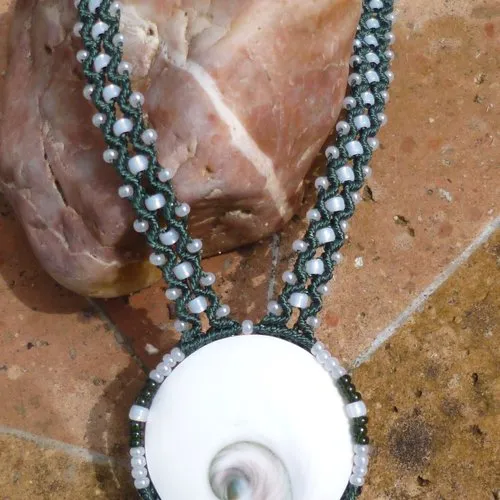Collier macramé et oeil de ste lucie rond