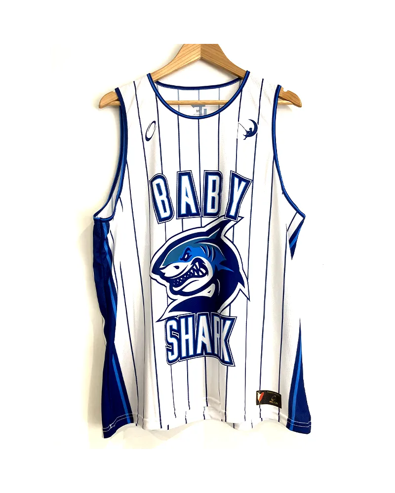 Découvrez le Maillot Basket Baby Shark Laure Touyé - Akka Sports