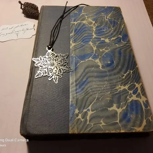 Marque pages, flocon de neige, métal argenté . jolie découpe,  filigrane.