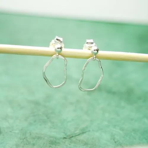 Petites boucles d'oreilles nuage pendantes maya en argent 925 recyclé et upcyclé,