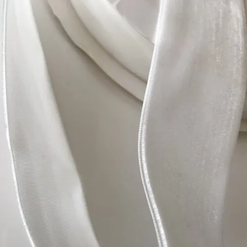 Ruban velours blanc tres large 4 cm en largeur environ
